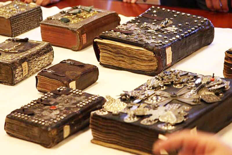 Ձեռագրերի ամենահին պատառիկները, որոնք թվագրվում են 5-6-րդ դարերին