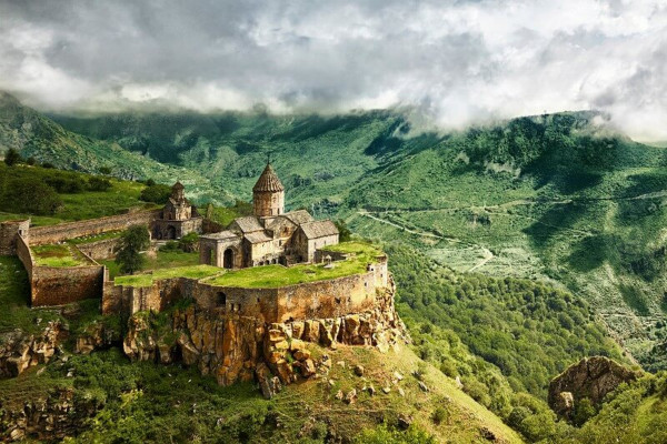 Խմբային էքսկուրսիա Գյումրիից․ Խոր Վիրապ, Արենի (գինեգործարան և քարանձավ), Նորավանք, Շաքիի ջրվեժ, Տաթև վանական համալիր