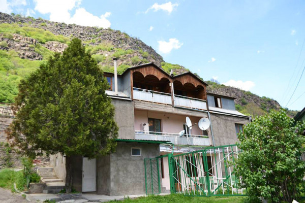 Իրիս հյուրատուն