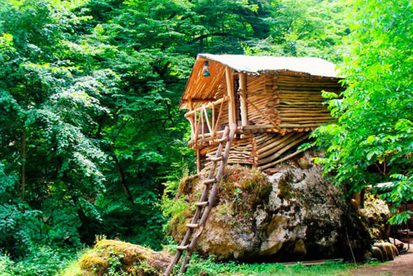 Քայլարշավ դեպի Լաստիվերի ջրվեժն ու քարանձավները