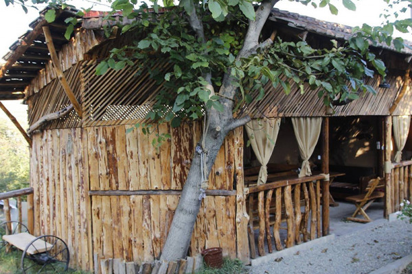 Տաղավարների վարձույթ «Ռետրո» հանգստյան գոտում