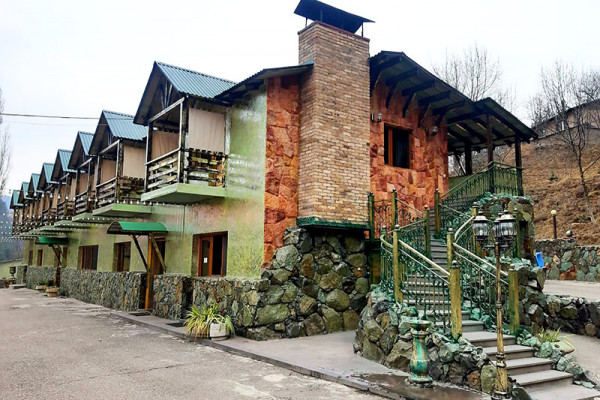 Հաղարծին հյուրանոց